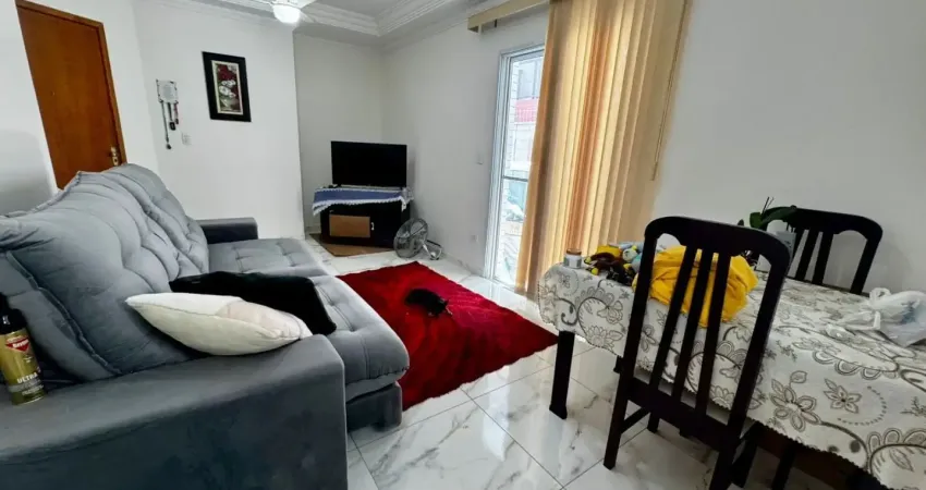 Apartamento com 01 dormitório, com elevador e sacada, na localização mais procurada da vila guilhermina 02 quadras da praia