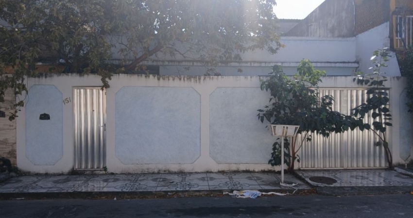 Casa com 3 quartos à venda na Rua Mequinho, 151, BNH, Mesquita