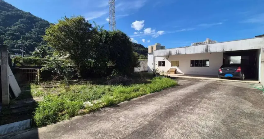 Casa ampla 03 dormitórios, sendo 02 suítes, sumaré - caraguatatuba!