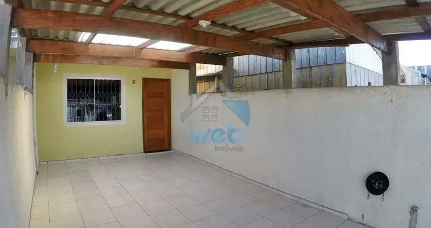 Sobrado à venda com dois quartos, na região do vitória régia, em boa localização, próximo à principal avenida da região.