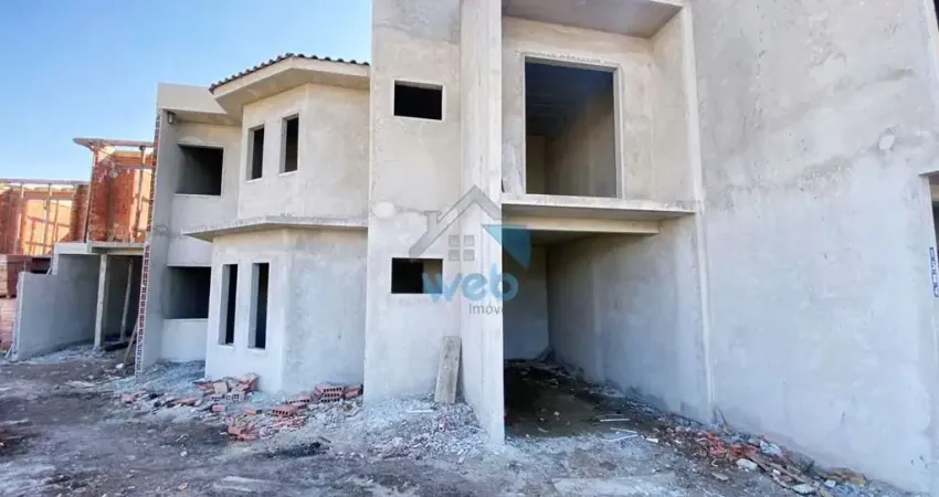 Sobrados em fase de construção na região do vitória régia, no bairro cic, com três quartos (um suíte), em excelente localização.