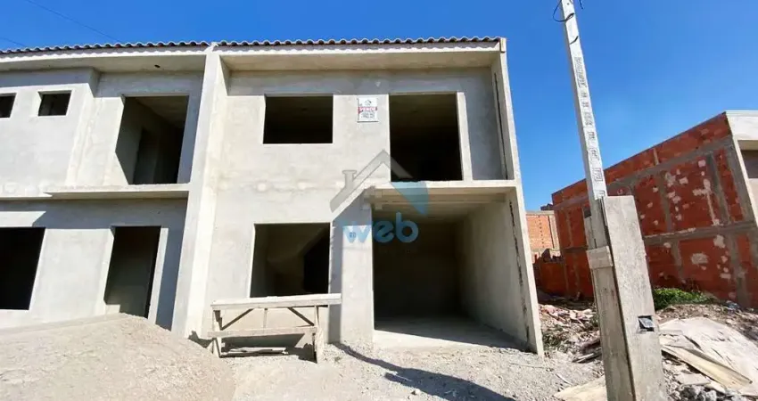 Sobrado com três quartos (um suíte) à venda na região do vitória régia, no bairro cic, com possibilidade de financiamento bancário.