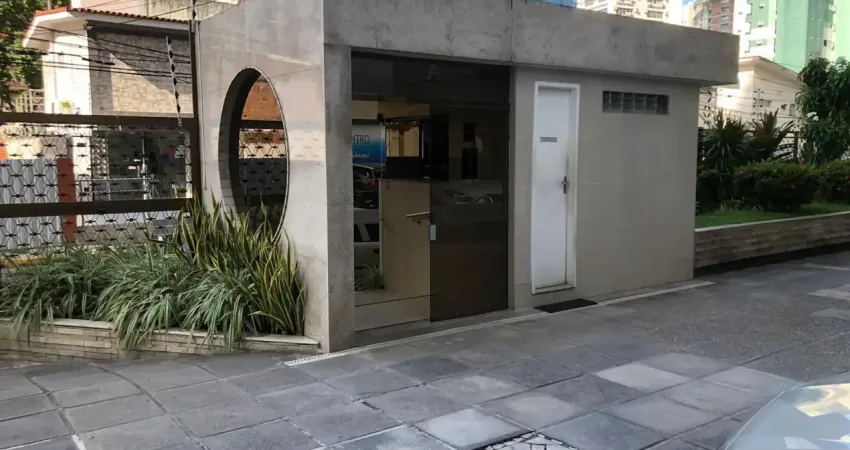 Apartamento impecável. localização privilegiada. 10min do mar de boa viagem andando. perto de restaurantes, farmácias, shopping entre outros. garagem coberta. portaria 24horas.