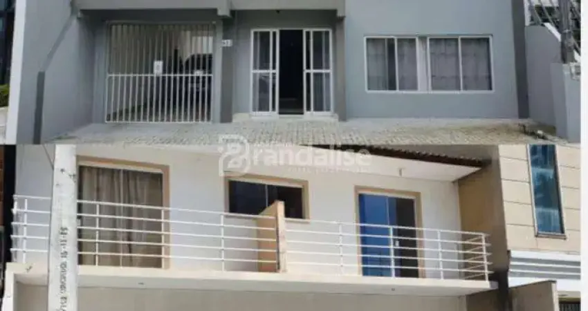 2 casas de 2 pisos cada, frente p/ duas ruas, Meia Praia, Itapema - SC