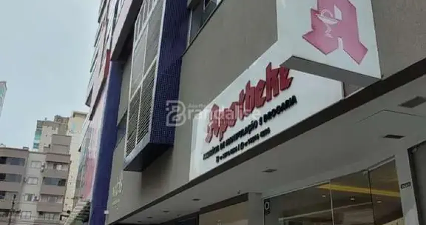 Sala comercial proximo a avenida, Meia Praia, Itapema - SC