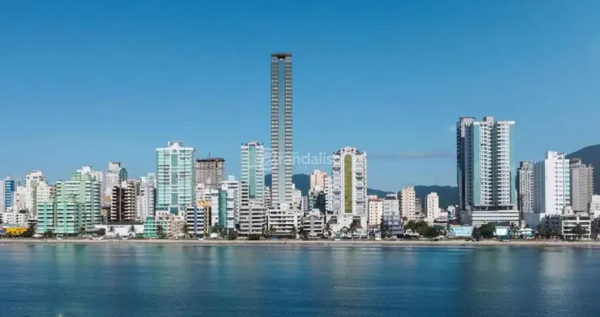 Frente avenida com acabamento premium, Meia Praia, Itapema - SC