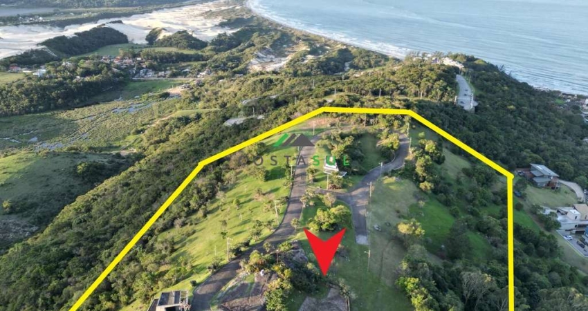 Terreno com vista linda para Praia de Garopaba. Localizado no condomínio Miradou