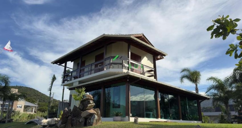 Residência Exclusiva com Vista Panorâmica em Garopaba – Alto Padrão e Potencial