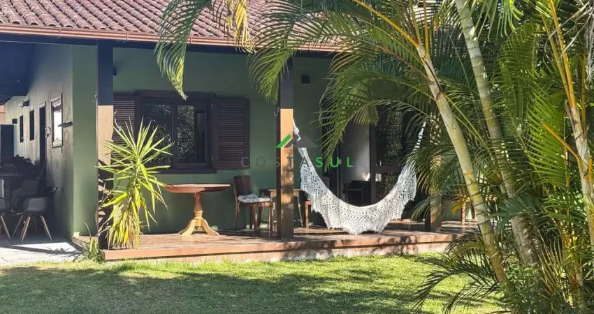CASA À VENDA NO CONDOMÍNIO MARANATA, EM GAROPABA/SC.