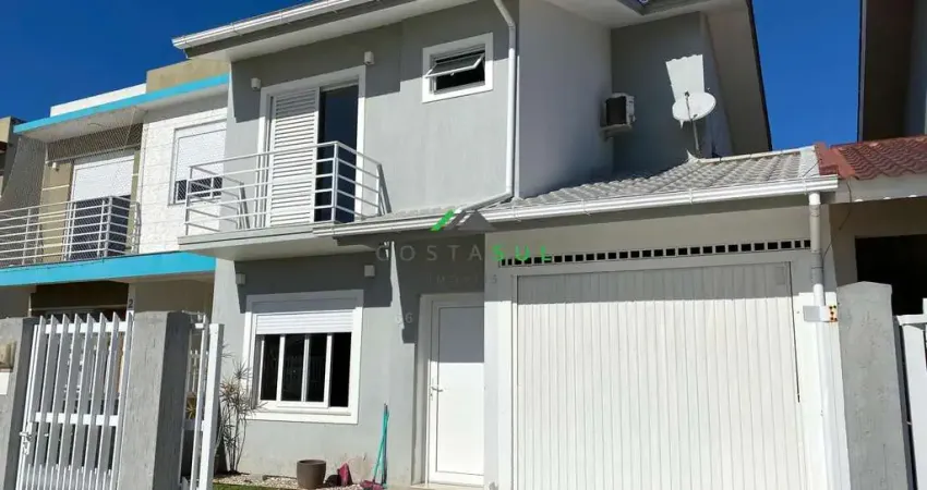 Sobrado com 3 dormitórios, sendo 1 suíte, localizado em região residencial.