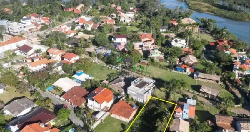 Terreno a venda localizado a 400m da Praia da Ferrugem.