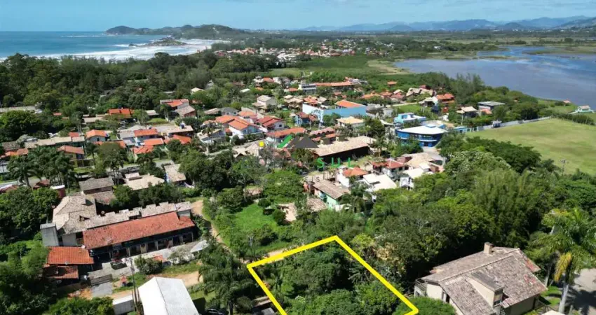 Lindo terreno a venda na da Praia da Ferrugem a 150m da Lagoa e a 800m da Praia.