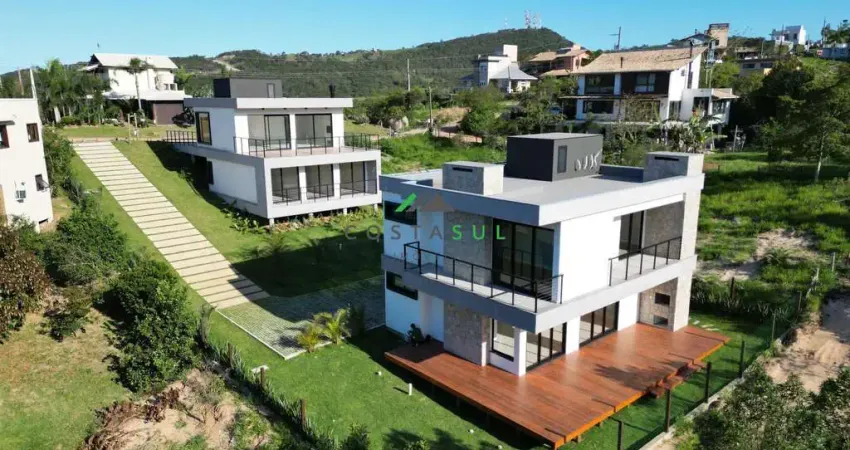 CHARMOSOS SOBRADOS DE ALTO PADRÃO PRÓXIMO A PRAIA DE GAROPABA – SC