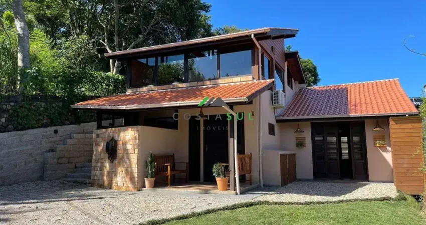 Casa em estilo rústico de excelente padrão de qualidade localizada na Praia do R