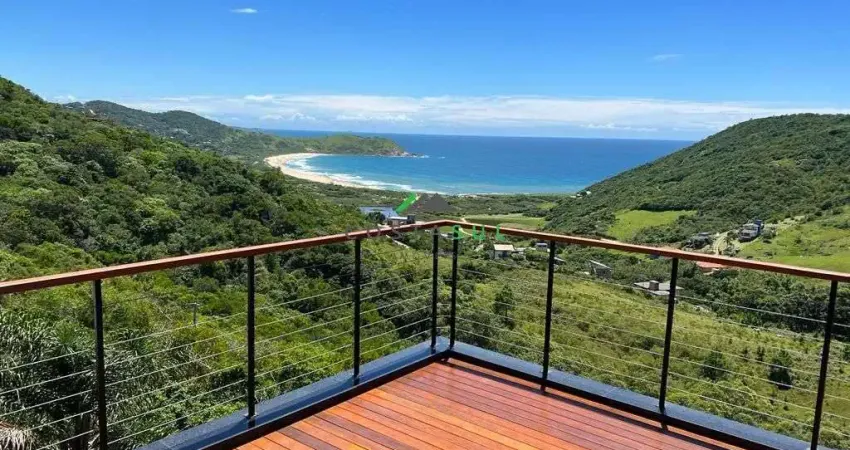 Casa nova de 250m² de área construída em alto padrão de qualidade, localizada no