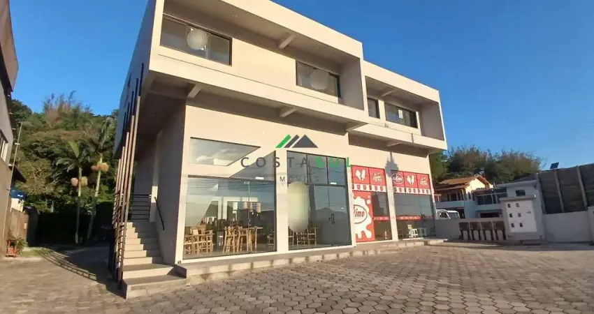 Prédio comercial com 4 salas disponíveis para locação anual no bairro pinguirito
