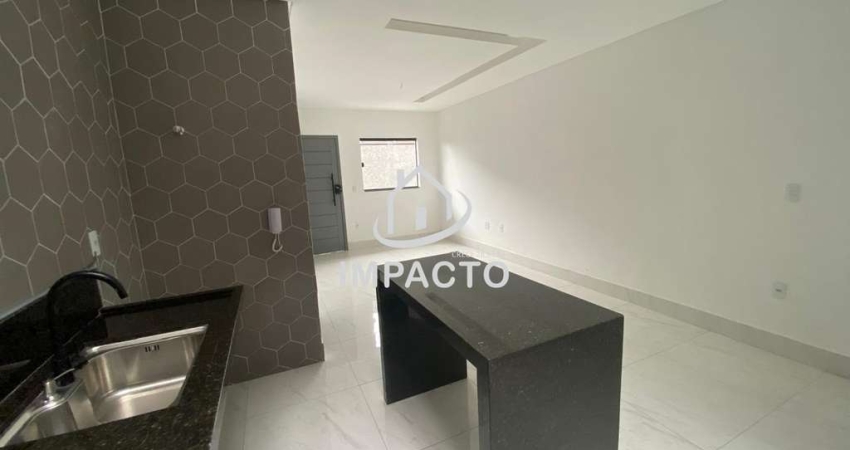 Sobrado em condomínio com 2 suítes e 2 vagas para locação