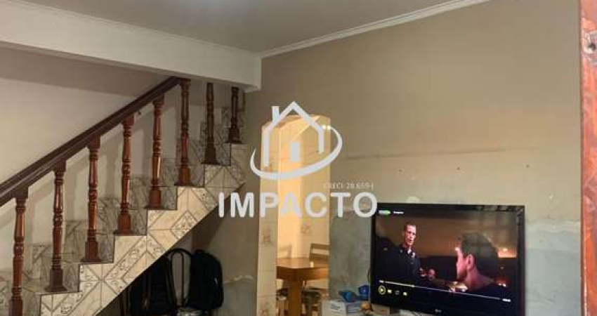 Sobrado com 3 dormitórios, 2 vagas e quintal amplo à venda