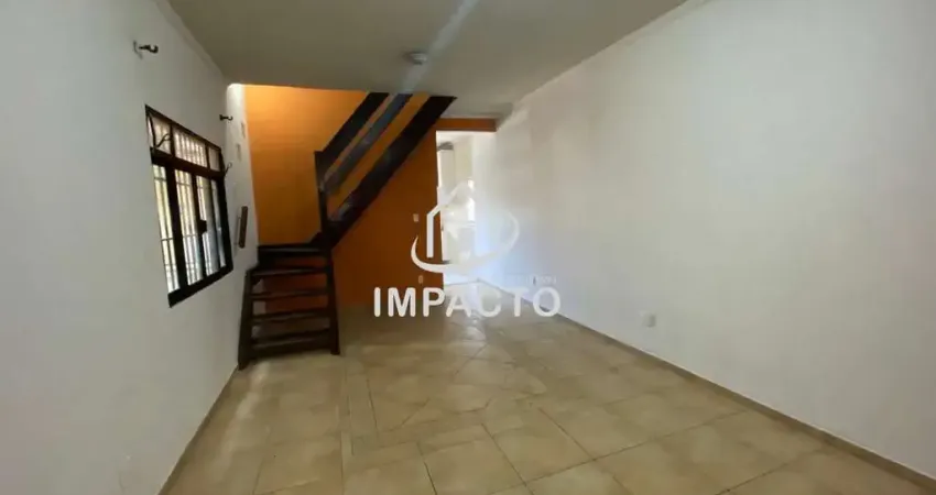 Sobrado com 3 dormitórios sendo 1 suíte e 1 vaga de garagem