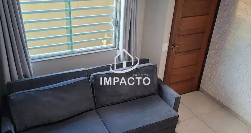 Sobrado em condomínio fechado com 2 suítes, móveis planejados e 1 vaga coberta