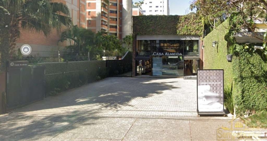 Casa comercial em Vila Nova Conceição,ótima para showroom de grife