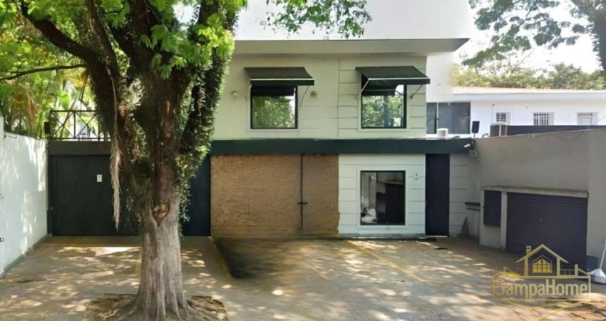 Casa Comercial localizada no Jardim Europa - Alameda famosa por suas lojas de Griff