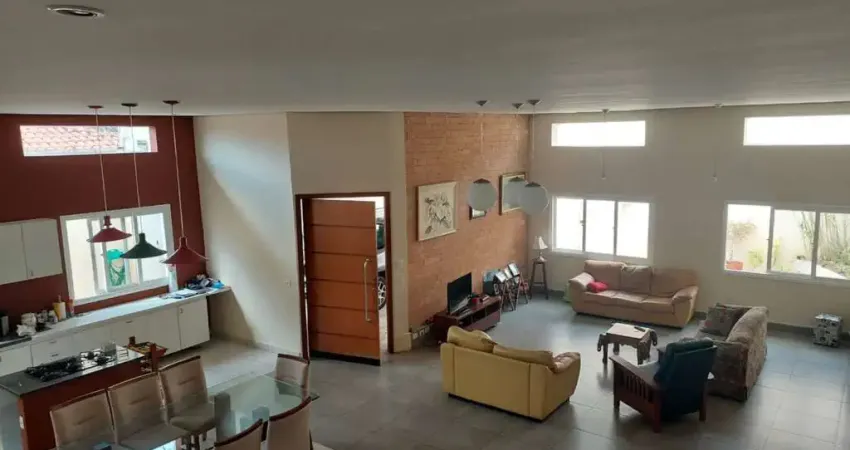 Sobrado para Venda em São Paulo, Interlagos, 5 dormitórios, 2 suítes, 1 banheiro, 4 vagas