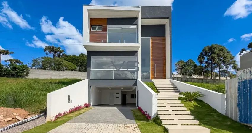 Casa Alto Padrão com 3 suítes, 350m² privativos, 5 vagas de garagem, no Santa Candida, Curitiba - PR.