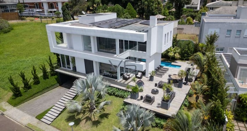 Casa semi mobiliada de alto padrão com 3 Suítes, 460m² privativos, em localização privilegiada no bairro Campo Comprido, Curitiba - PR.