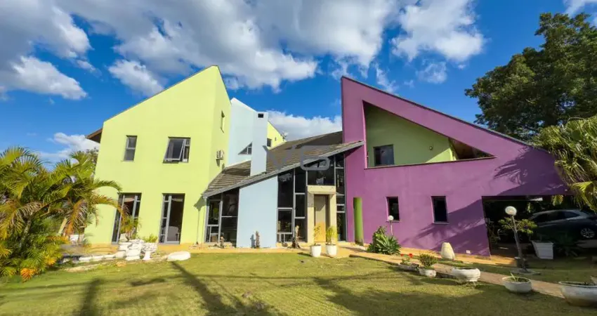 Casa com  624 m² privativos, 5 quartos, 3 suítes, 4 vagas de garagem, no Mercês, Curitiba-Pr