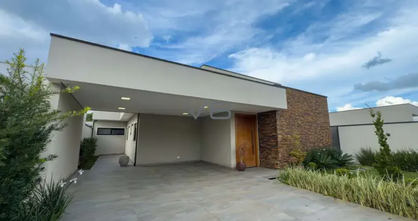 Casa alto padrão com 176m² privativos, semi mobiliada, 3 quartos, 2 vagas de garagem, em São José dos Pinhais, Curitiba - PR.