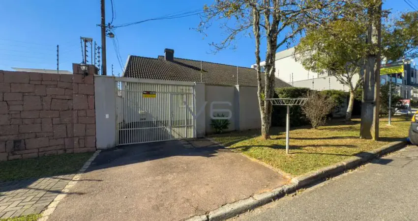 Casa com 4 dormitórios e 1 suíte, 266m² privativos, 6 vagas de garagem, em Santa Felicidade, Curitiba -PR.