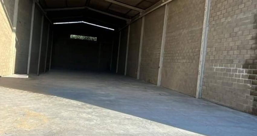 Galpão novo 432 Mts² , 3 banheiros, 1 escritórios . 7 mts pé direito.