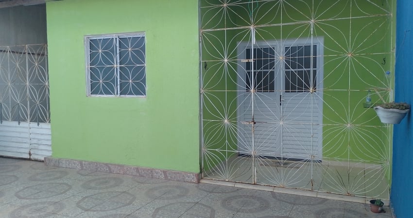 EXCELENTE CASA NO NOVO JARDIM, CIDADE UNIVERSITÁRIA, COM 4 QUARTOS.
