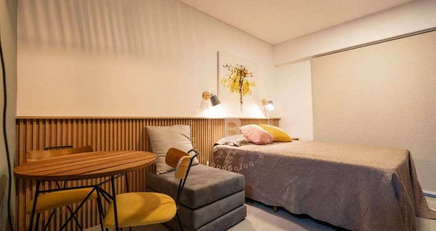 Studio mobiliado e decorado no centro de Curitiba – pronto para morar ou investir!