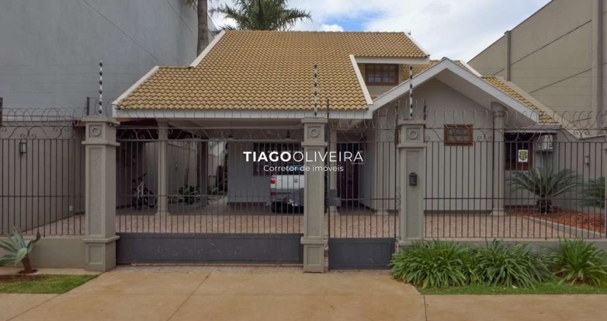 Sobrado Alto padrão à Venda Zona 3, 4 Quartos, 2 Suítes, Piscina e Área Gourmet