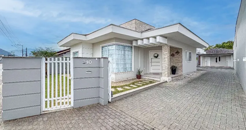 Casa em Rio dos Cedros com uma suíte com closet e banheira!!
