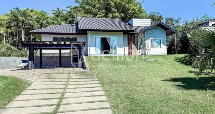 Casa com 2 lagoas, água corrente e piscina, um verdadeiro paraíso!