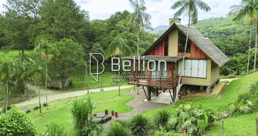 Chácara no centro de benedito novo – conforto, privacidade e contato com a natureza