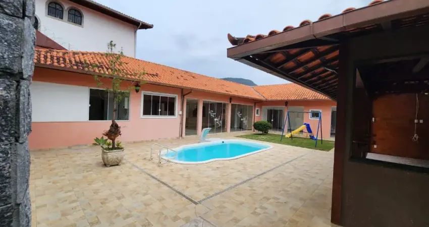 Casa com 3 quartos para alugar na Rua São Francisco, 745, Alto, Teresópolis