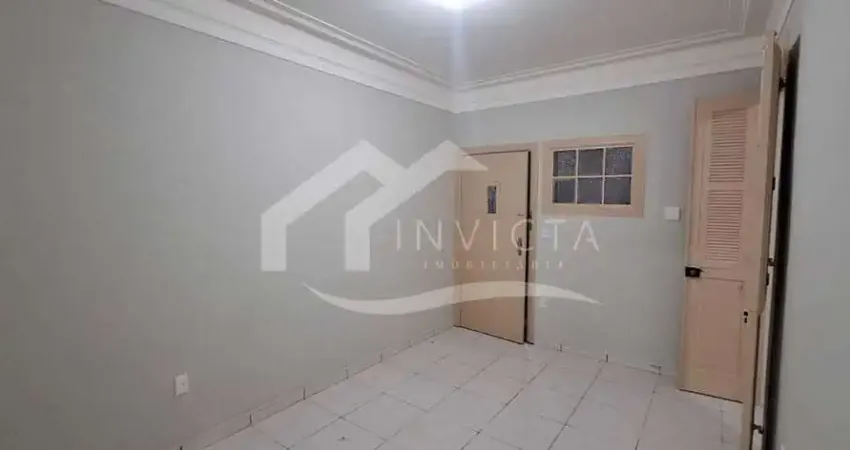 Belíssimo apartamento de dois quartos próximo à praia de Copacabana!!!