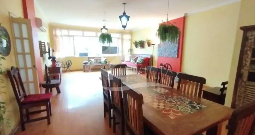 Maravilhoso 4 quartos com dependência em rua silenciosa no posto 2!