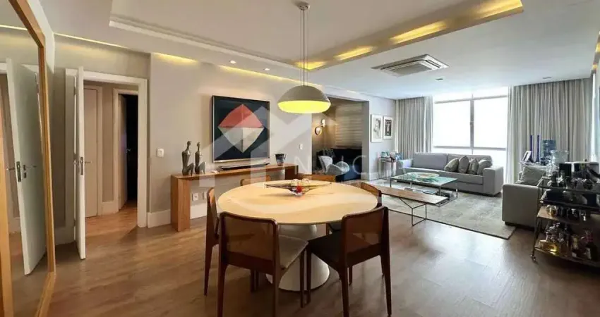 Excelente original 3 quartos revertido para 2 próximo à praia