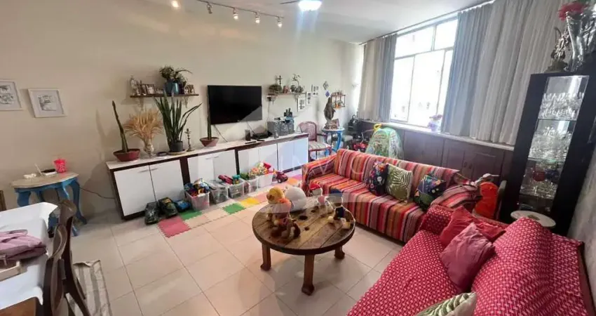Excelente apartamento com 3 quartos com suite, dependência completa, 1 vaga na escritura, andar alto e bem silencio. numa area nobre em copacabana!