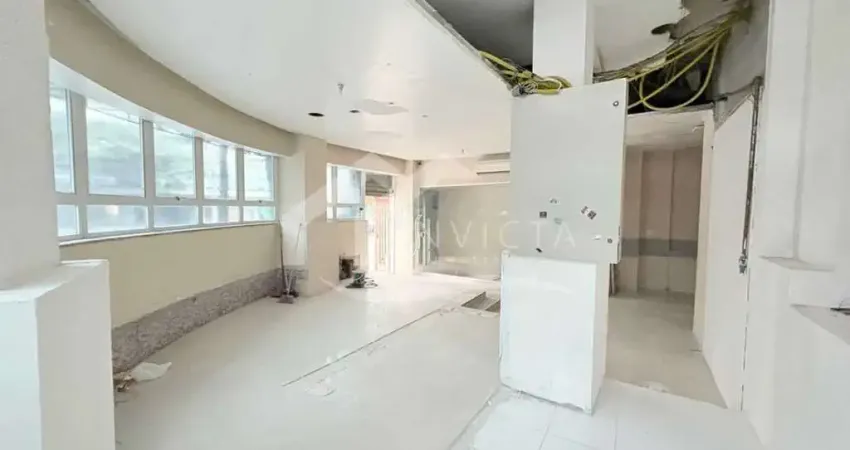 Excelente loja comercial, sala ampla com subsolo no coração do leblon.