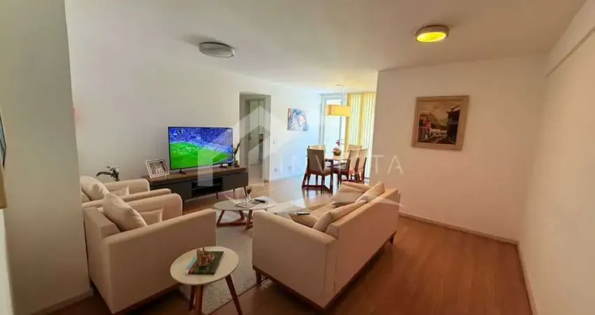 Semi-luxuoso e impecável, este apartamento de 92m² oferece um ambiente acolhedor e sofisticado