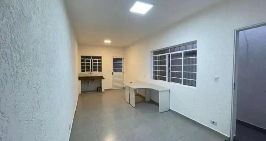 Casa tipo para locação em Jardim Cachoeira com 1 quarto, 33m²