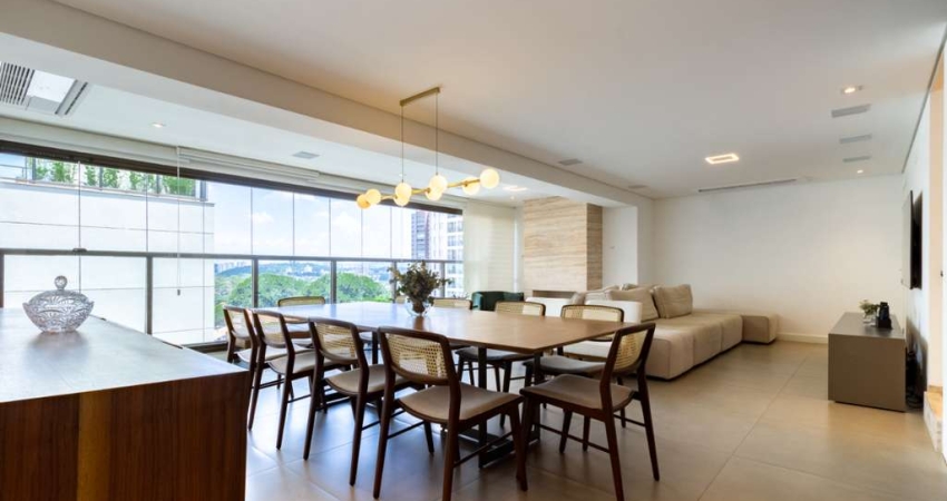 Apartamento tipo para venda e locação com 3 quartos, sendo 3 suítes, 231m²