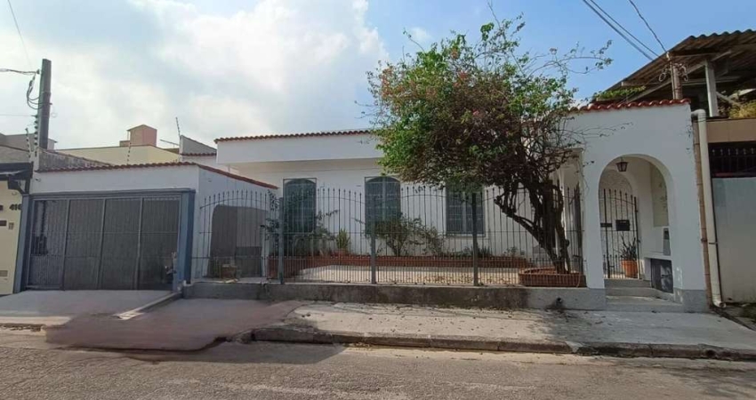 Casa tipo para locação com 3 quartos, sendo 1 suíte, 330m²