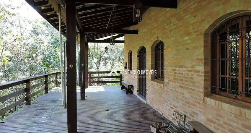 Casa com 3 dormitórios à venda, 372 m² por R$ 1.050.000 - Chácaras do Peroba - Jandira/SP